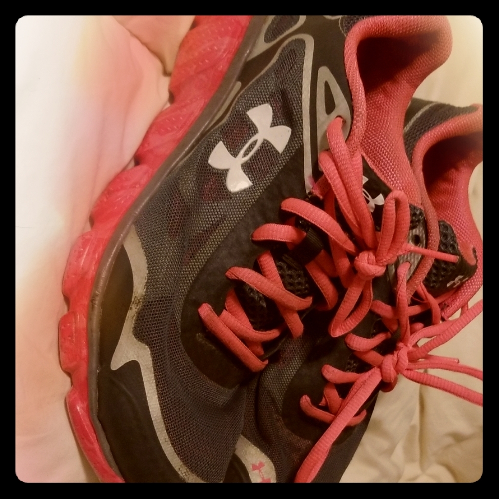 Size 8 womens Under Armor shoes